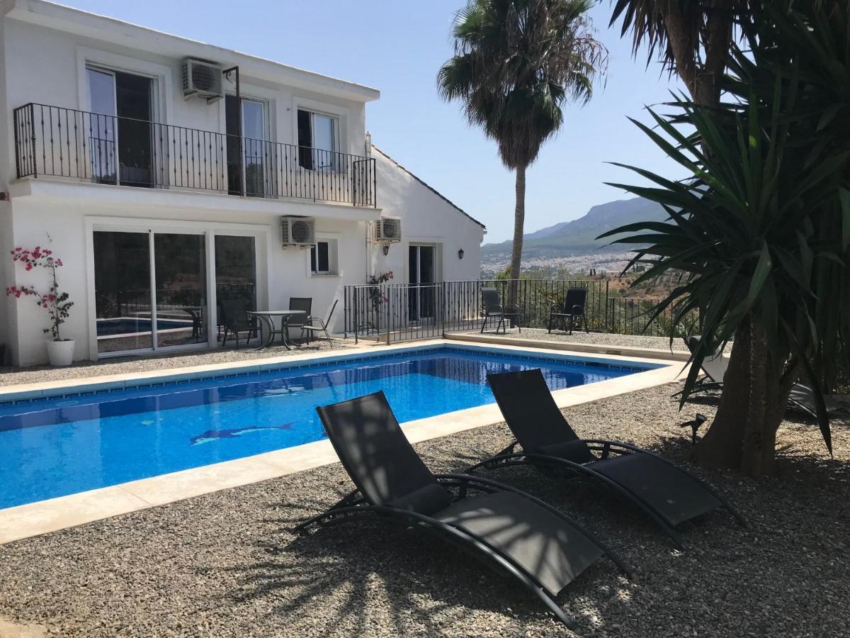 Studio Views Apartment, Cortijo Fruitful Hills Малага Екстериор снимка