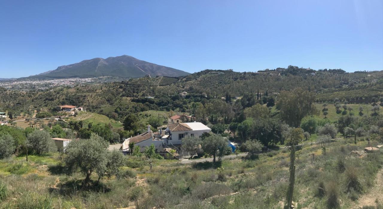 Studio Views Apartment, Cortijo Fruitful Hills Малага Екстериор снимка