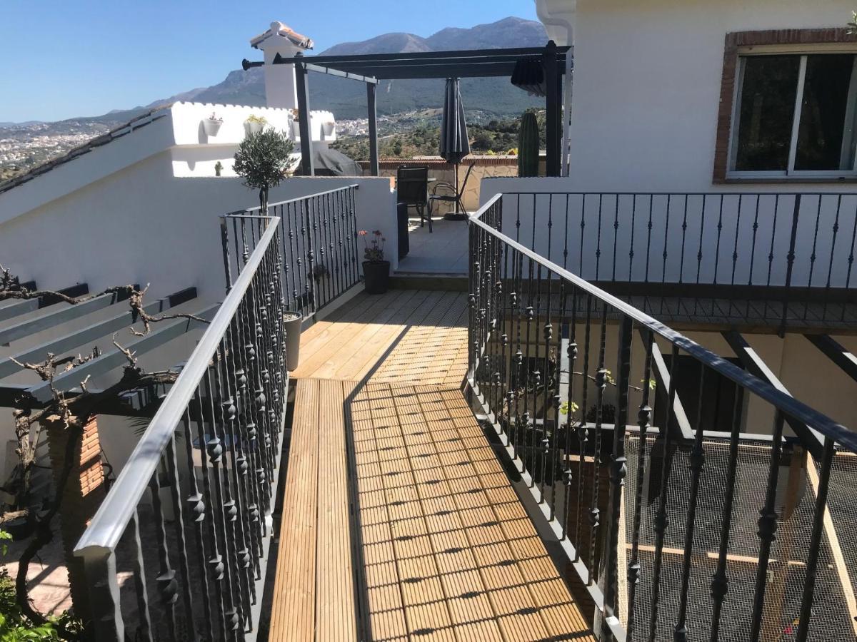 Studio Views Apartment, Cortijo Fruitful Hills Малага Екстериор снимка